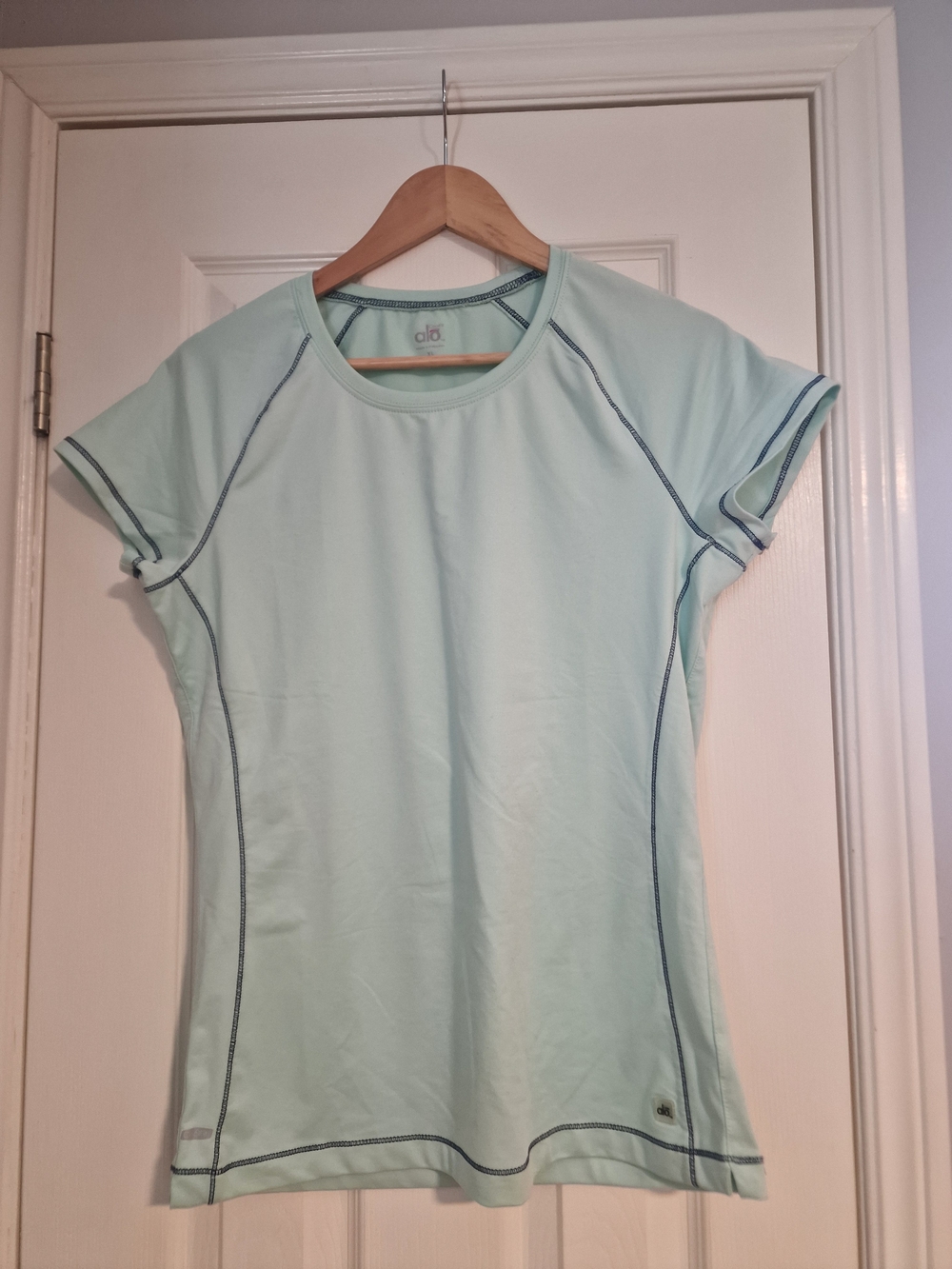 Alo Yoga Light Green Athletic Tee with Contrast Stitching, Size XL